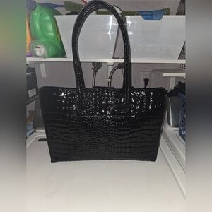 Elegant Black Patent Crocodile-Embossed Genuine Leather Tote Bag Made In Italy